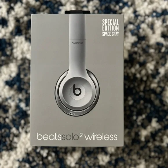 beatssolo2 wireless SPECIAL EDITIONシルバー Beats、ヘッドホン